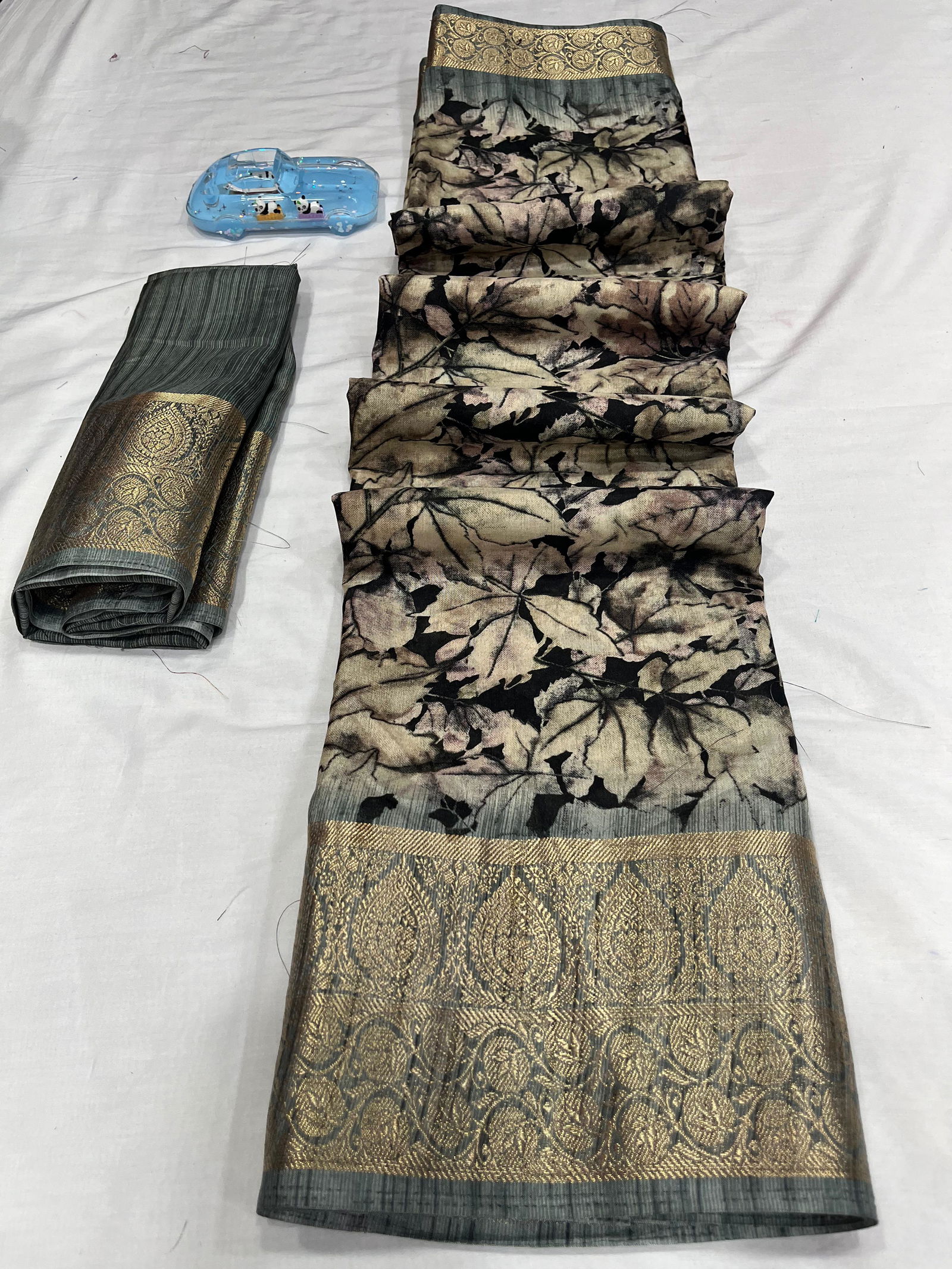 Wow Hit Antic Designer Dola Silk Non Catalog Saree Wholesale Online
